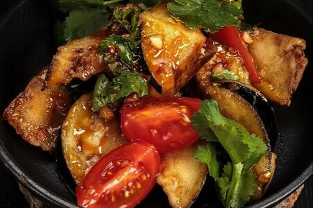 Салат из хрустящих баклажанов