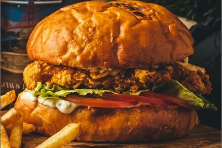 Крафт & Бургер с хрустящей индейкой и соусом Цезарь