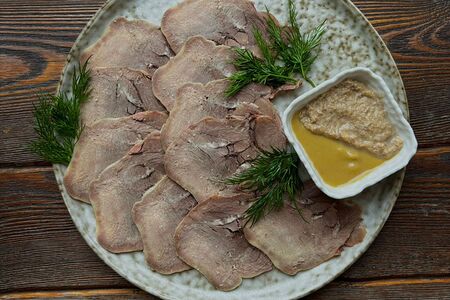 Язык говяжий отварной