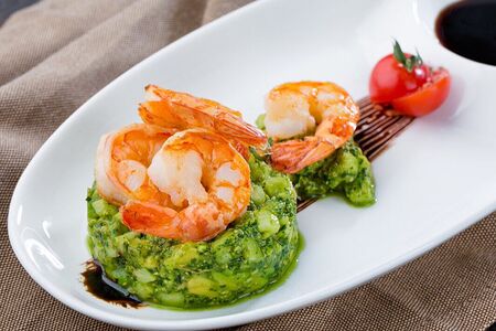 Салат Авокадо с креветками 