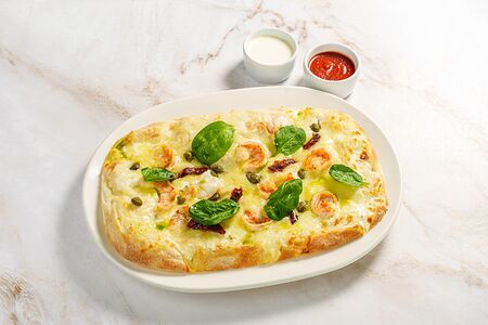 Пицца с креветками и вялеными томатами