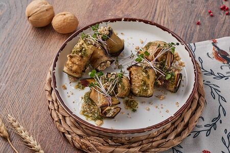 Рулетики из баклажанов