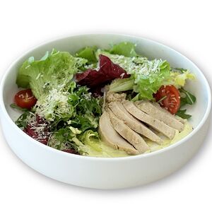 Салат с запеченным куриным филе