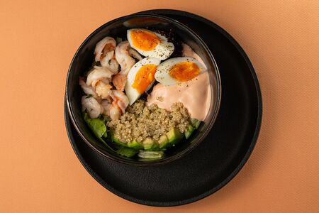 Креветки и авокадо