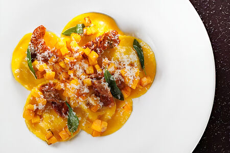 Равиоли с креветкой и лососем