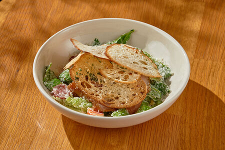 С цыпленком, пармезаном и соусом цезарь