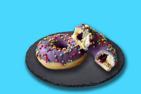 Донатс с черничной начинкой