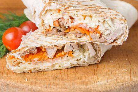 Шаурма Гигант со свининой в сырном лаваше