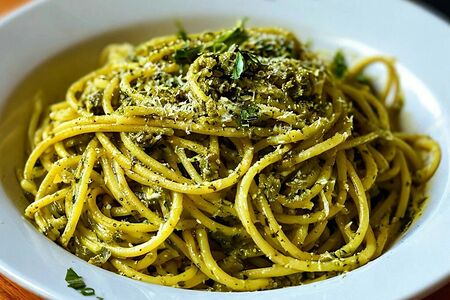 Паста с соусом песто