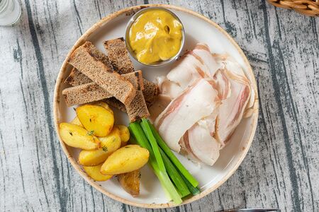 Свиное сало