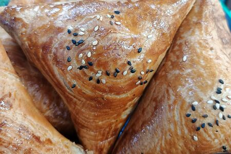 Самса слоёная с мясом