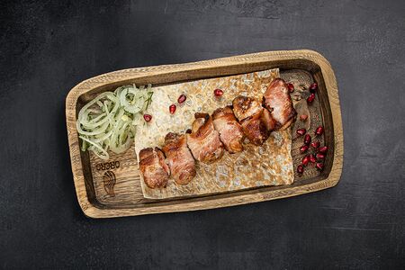 Шашлык из куриных грудок в беконе