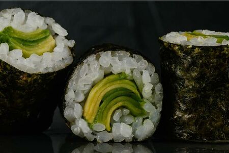 Маки с авокадо