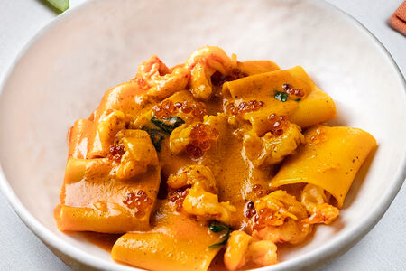 Паккери с лангустинами и красной икрой