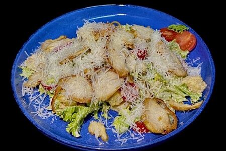 Салат Цезарь с курицей