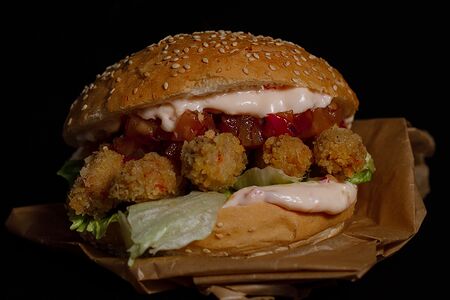 Бургер с креветками