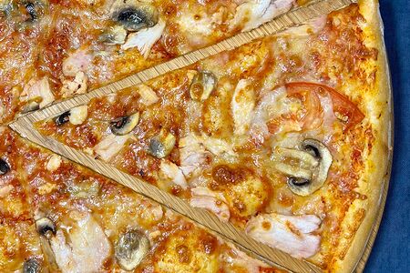 Пицца с курицей