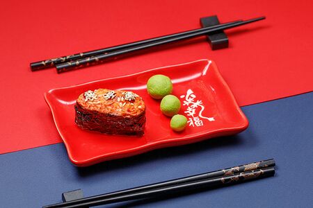 Запеченный гункан с угрём