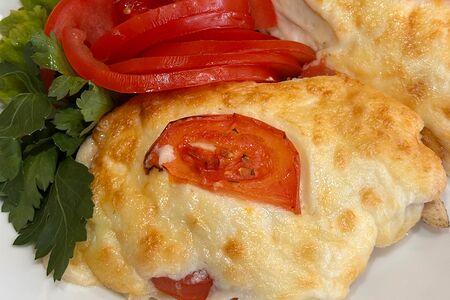 Куриная отбивная с помидором 