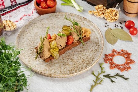 Паштет из куриной печени с острым яблоком