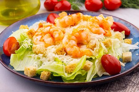 Салат Цезарь с креветками