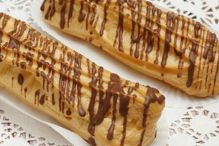 Эклер с заварным кремом 