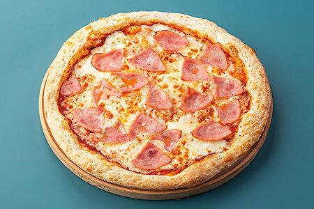 Пицца с ветчиной и сыром
