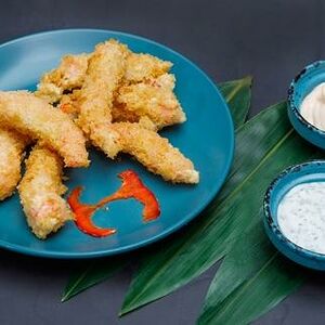 Креветки в темпуре с сырным соусом