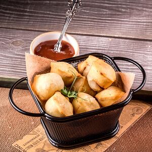 Пельмени Фри с соусом сальса