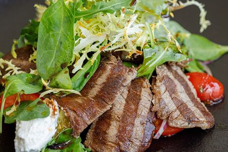 Салат-стейк с томатами