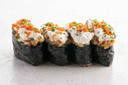 Запеченные суши с вешенками и трюфелем (4 шт)