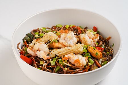 Гречневая лапша с морепродуктами