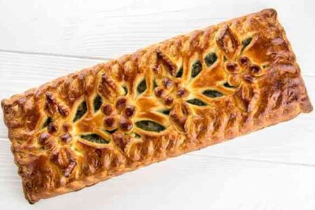 Целый пирог со шпинатом и сыром сулугуни (целый пирог)