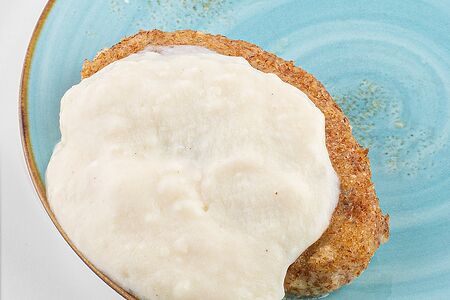 Котлета из щуки под соусом бешамель