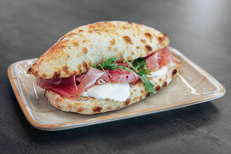 Сандвич с прошутто