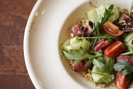 Салат с ростбифом и булгуром