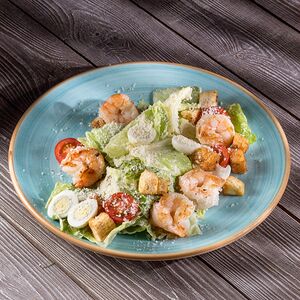 Салат Цезарь с креветками