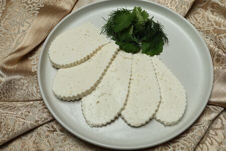 Домашний сыр с зеленью