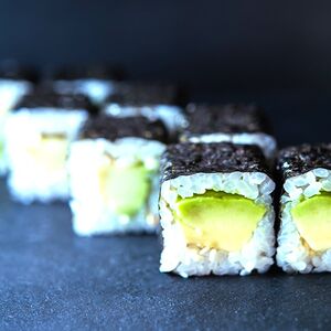 Холодный ролл с авокадо