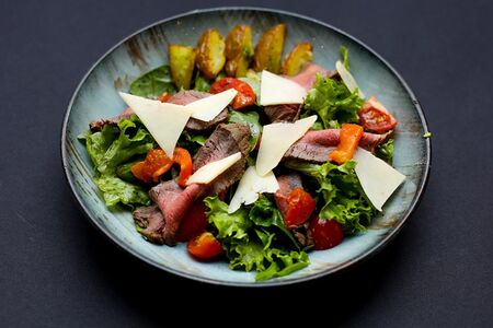 Шеф салат с говяжьим ростбифом