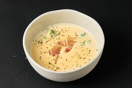 Сырный крем-суп с брокколи и вяленым беконом