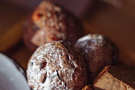 Солодовая булочка с черносливом