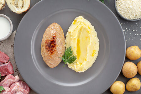 Домашняя котлета с картофельным пюре 