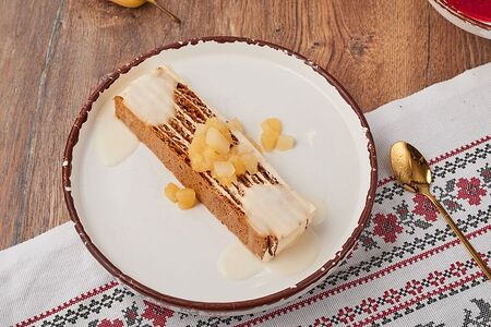 Медовик с грушей