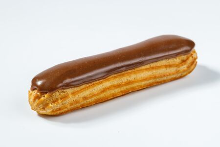 Эклер шоколадный