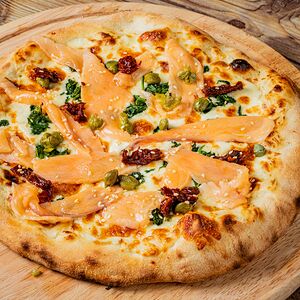 Пицца с лососем