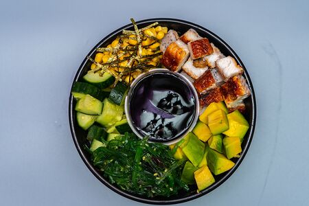 Поке с угрем и рисом