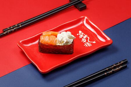 Гункан копченый лосось крем