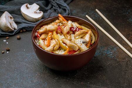 Вок с курицей