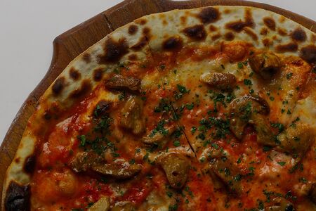 Пицца с белыми грибами